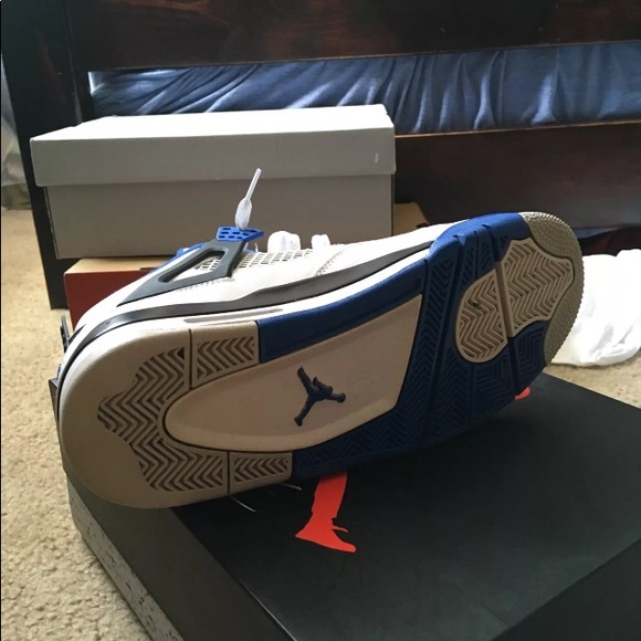 Retro 4s - Picture 3 of 3